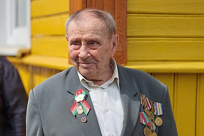 В Гродно поздравляют ветеранов с наступающим Днем Победы