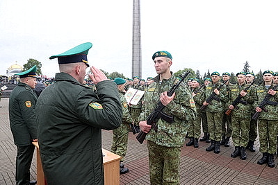 Молодое пополнение пограничников и военнослужащих внутренних войск приняли присягу в Брестской крепости