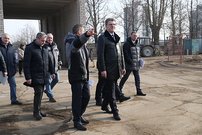 Кухарев осмотрел стройплощадку нового технопарка