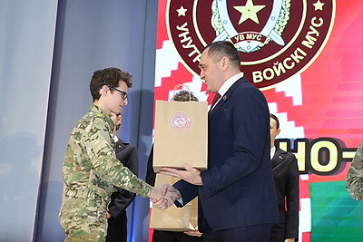 Здесь закаляется характер. Клуб \"Витязь\" в Витебске стал точкой притяжения для школьников, мечтающих о силовых вузах