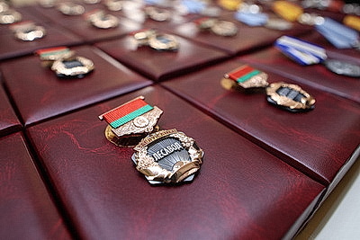 Лукашенко накануне Дня народного единства вручил госнаграды