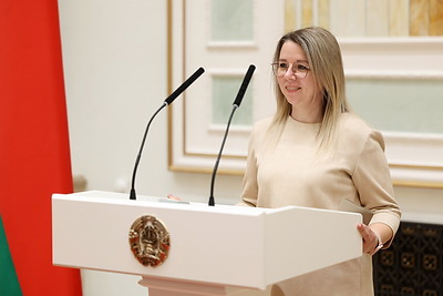 \"Сінявокая, чыстая, прыгожая\". Экскурсанты Дворца Независимости признались в любви к Беларуси