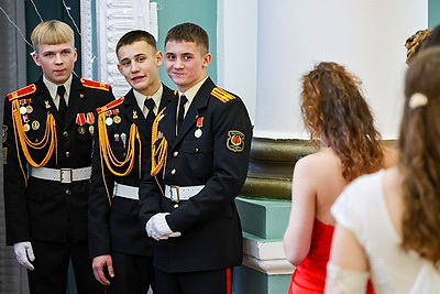 В Минском суворовском военном училище состоялся новогодний бал