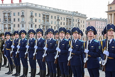 Султан Омана возложил венок к монументу Победы в Минске
