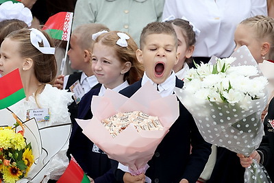 Современная и просторная. Новая школа в Боровлянах на 1 тыс. мест приняла первых учеников