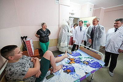 \"Здесь работают настоящие волшебники\". Сергеенко поздравил детей в РНПЦ травматологии и ортопедии