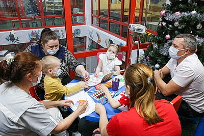 В ожидании новогоднего чуда. Кочанова поздравила юных пациентов РНПЦ детской онкологии