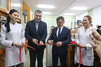 В БГТУ открыты три новые лаборатории по химическим и биотехнологиям