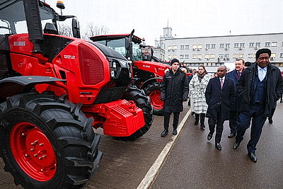 Парламентская делегация Кении посетила МНПЦ хирургии, трансплантологии и гематологии и МТЗ