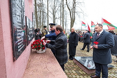 Валуны из Бешенковичей передали для памятника морякам в Санкт-Петербурге