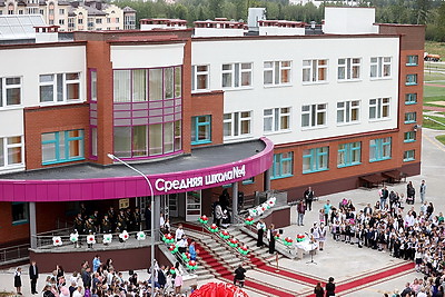 Новая школа на 510 мест открылась в Островце