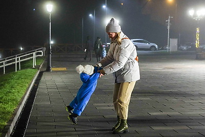 С хороводами, подарками и белорусскими песнями. В комплексе \"Лошицкий\" прошли первые новогодние гуляния