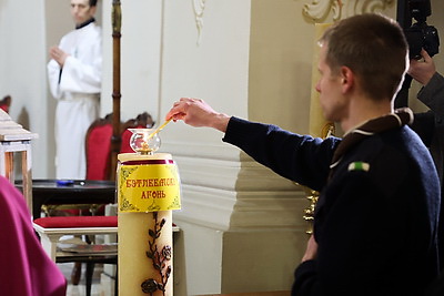 Свет единения и покоя. Вифлеемский огонь прибыл в Минск