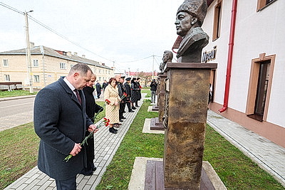 Валуны из Бешенковичей передали для памятника морякам в Санкт-Петербурге