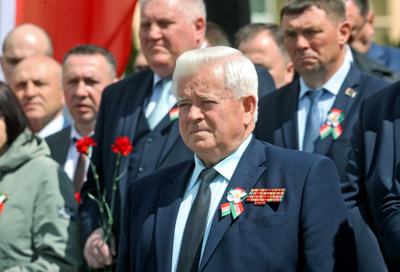 \"Память о вас никогда не умрет\". Обновленный памятник погибшим в ВОВ гомсельмашевцам открыли в Гомеле