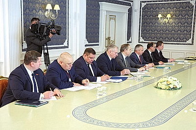 \"Не раскачиваться, а бурить\". Лукашенко ставит перед нефтяниками напряженные задачи