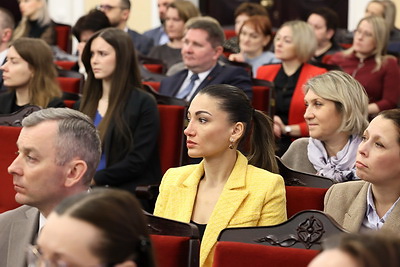 Книга \"Наш Президент\" поступила в продажу в магазины областных центров