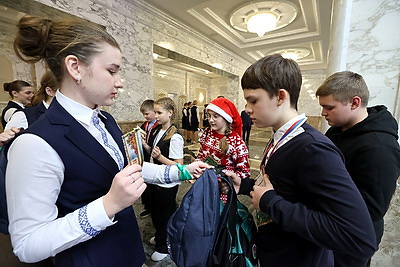 По следам Королевы Зимы. Дворец Независимости погрузился в новогоднюю сказку