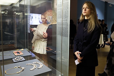 \"Элегантность серебра\". В Национальном художественном музее представили сокровища оманского двора