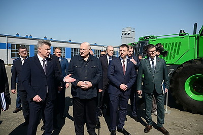 Лукашенко во время рабочей поездки в Витебскую область посетил Оршанский лесхоз