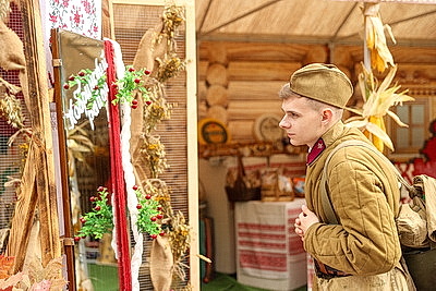 Памятник креветке, выставка караваев и подворий. В Белоозерске проходят \"Дажынкі-2025\"