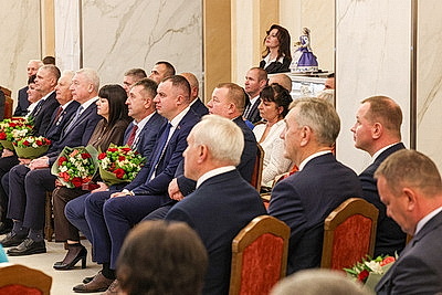 \"Коллективы АПК способны решать любые задачи даже в непростых условиях\". Назаров о заслугах сельхозпроизводителей