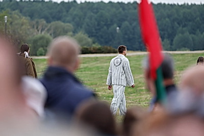 \"Это был не лагерь, а фабрика смерти\". В Тростенце открыли памятный знак жертвам геноцида