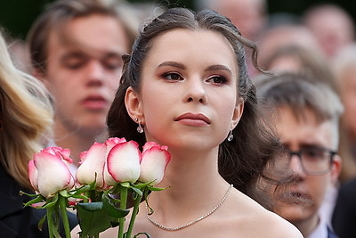 Прощание со школой: более 120 учащихся витебской гимназии №8 отметили выпускной