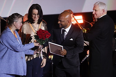 \"Лiстапад\": специальный приз Президента Беларуси присужден китайскому режиссеру Чжан Чжуну