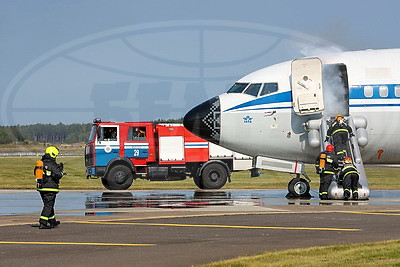 В Национальном аэропорту Минск прошло учение по тушению пожара и спасению людей