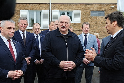 Лукашенко совершил рабочую поездку в Петриковский район
