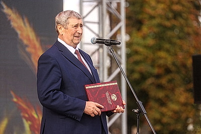 Памятник креветке, выставка караваев и подворий. В Белоозерске проходят \"Дажынкі-2025\"