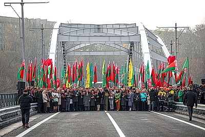 Лукашенко в Мозыре открыл обновленный мост через Припять