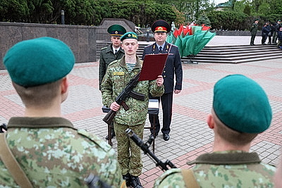 Более 200 новобранцев Гродненской пограничной группы приняли военную присягу
