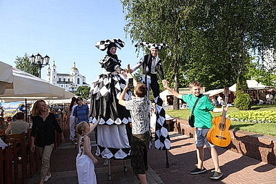 Фест \"На семи ветрах\" стартовал на \"Славянском базаре\"