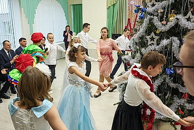 \"Место чудес\". Театрализованный новогодний праздник устроили в Белыничской школе-интернате