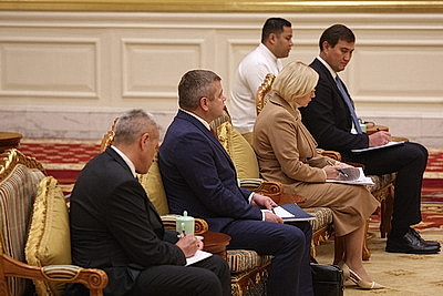 Лукашенко встретился с Мин Аун Хлайном в Президентском дворце в Нейпьидо