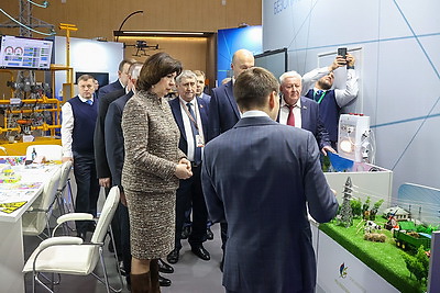 Делегаты ВНС из разных регионов страны посетили выставку \"Моя Беларусь\"