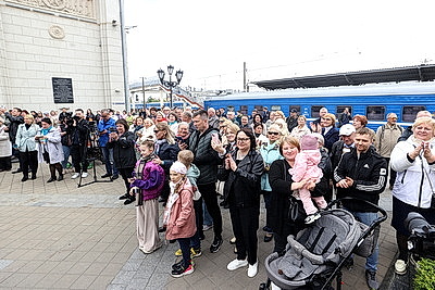 \"Вальс Победы\" станцевали на железнодорожном вокзале Брест-Центральный