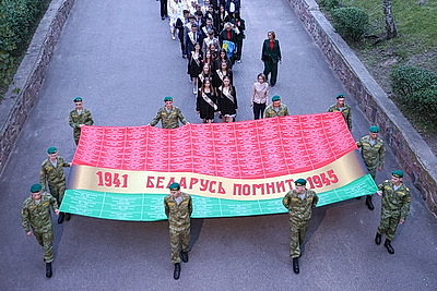 Встречая мирный рассвет. В Гомеле почтили память героев-освободителей