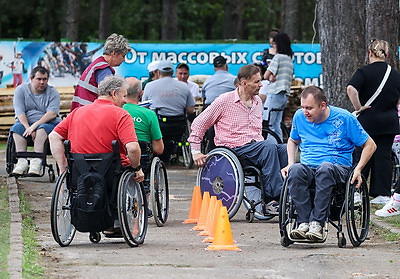 \"Полесские зори\" собрали на берегу Припяти более 10 команд колясочников из Беларуси и России