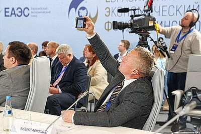 ЕЭФ: деловая программа форума продолжается