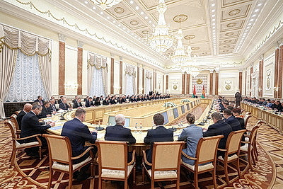 Лукашенко собрал совещание с руководителями дипломатических представительств Беларуси