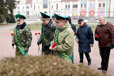 На земле и в воздухе. Как по Беларуси движется \"Эстафета Победы\"