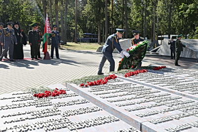 Около 180 молодых таможенников приняли присягу на \"Партизанской криничке\" под Гомелем