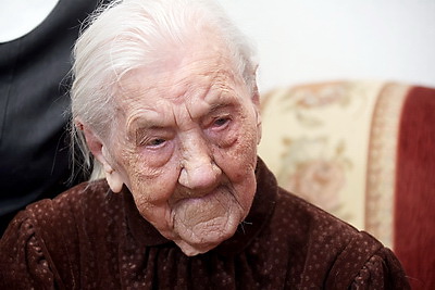 \"Чтоб никогда не видели ужасов войны\". Что пожелала всем 107-летняя минчанка Анна Громыко в свой день рождения