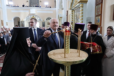 Лукашенко на Пасху посетил Свято-Покровский храм в Толочине