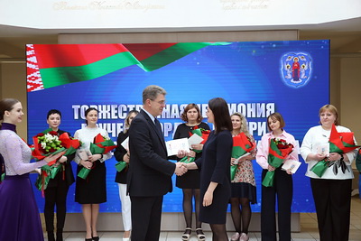 Кухарев вручил ордена Матери многодетным женщинам Минска