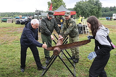Марш-бросок, снайперская дуэль, интеллектуальный бой. Команды вузов вышли на \"Прорыв\" под Гомелем