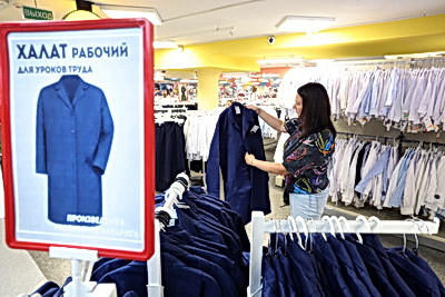Минчане активно закупаются к предстоящему учебному году